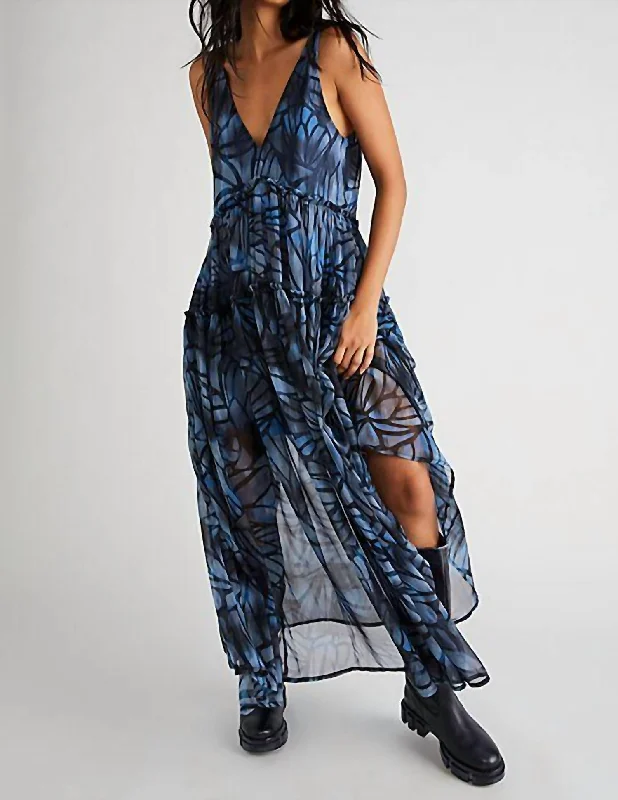 Julianna Maxi Dress In Navy Combo